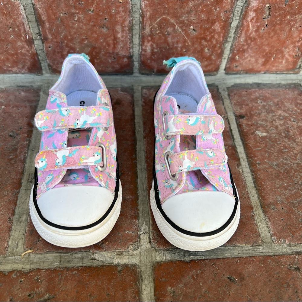 Toddler Pink Unicorn Converse Chuck Taylor sneakers - sz 9